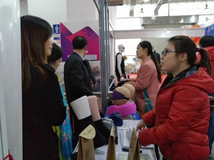 “医家智烯”参加第二届海峡两岸(长沙)电子信息博览会，公司开发的石墨烯产品倍受追捧