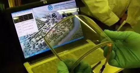 中科院重庆研究院用石墨烯制备出7寸触摸屏，可以随意卷曲